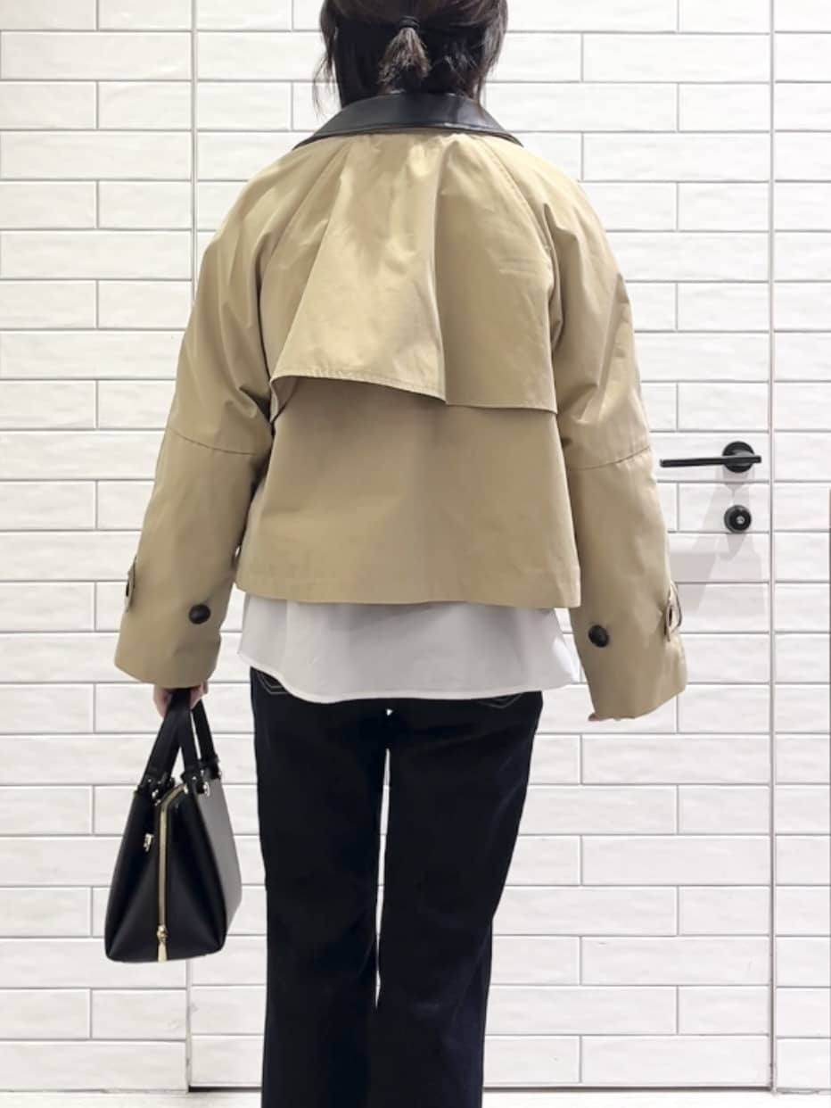 しおりさんの「OPAQUE.CLIP｜ゴールドビックボタンVネックニットカーディガン【洗濯機OK】」を使ったコーディネート