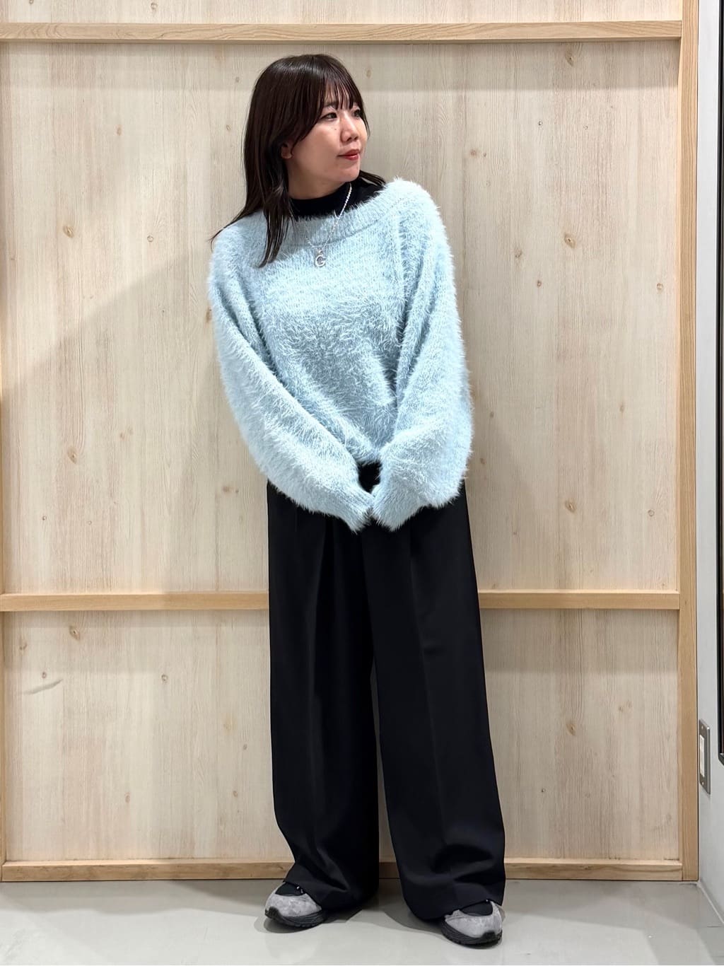 nanaさんの「THE SHOP TK｜着るたびときめく ふんわりフェザーシャギーニット」を使ったコーディネート