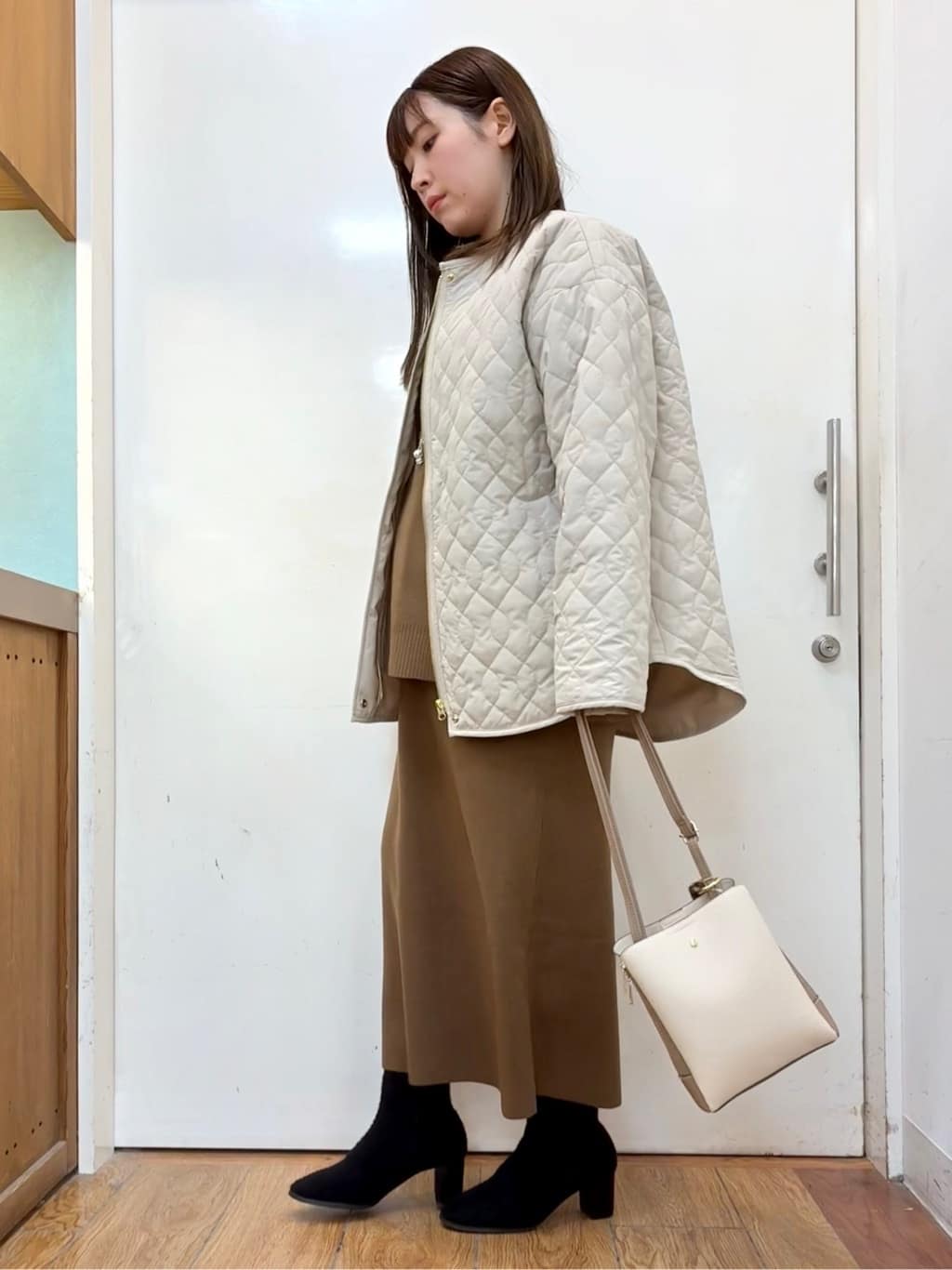 だいわさんの「SHOO･LA･RUE｜【洗濯機可/セットアップ可】さりげないラメ使いで差をつける クルーネックニット」を使ったコーディネート