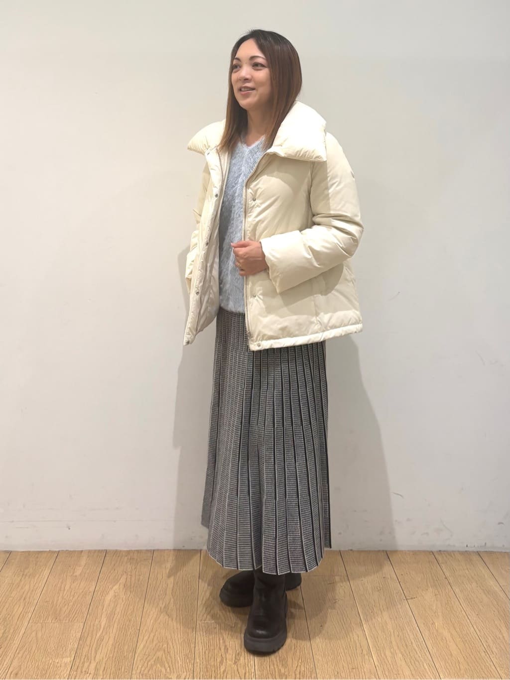 mikkoさんの「INDIVI｜【撥水／洗える／デザイン衿】ステッチレス ショートダウンコート」を使ったコーディネート