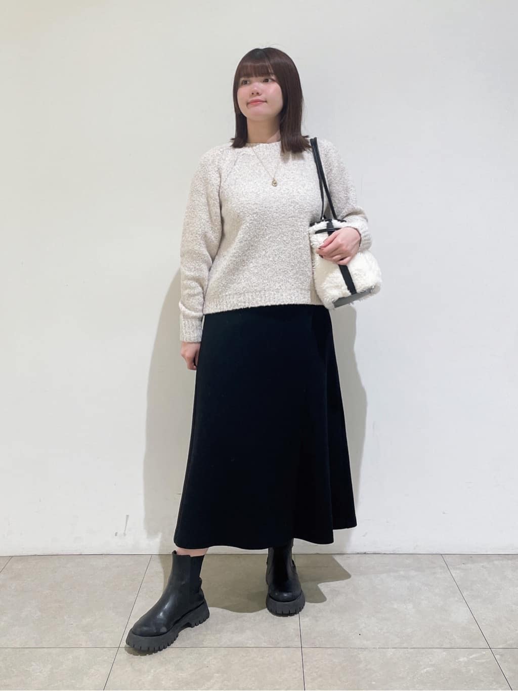 emikaさんの「INDIVI｜【洗える／ラメ／意匠感】ミックスブークレニット」を使ったコーディネート