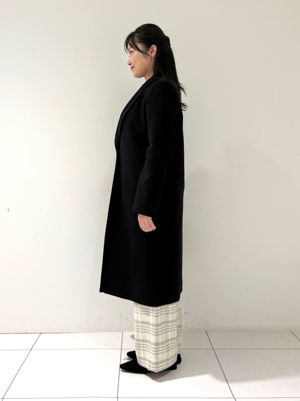 momokoさんの「INDIVI｜【名品コート／日本製】ウール100％チェスターコート」を使ったコーディネート