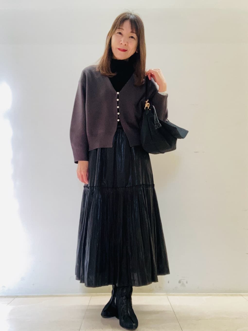 kurodaさんの「Reflect｜【軽い羽織に◎／セットアップ可】パール調ボタン付きカーディガン」を使ったコーディネート