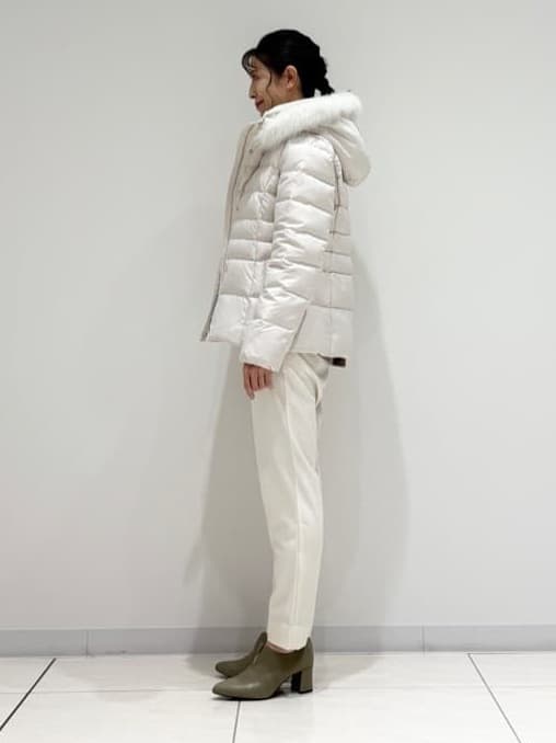 kayoさんの「INDIVI｜【名品／撥水／抗菌防臭】ショート丈リサイクルダウンコート」を使ったコーディネート