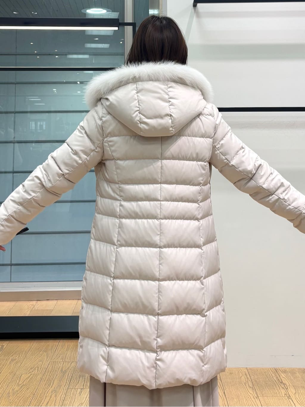 asamiさんの「INDIVI｜レザー調ギャザースカート」を使ったコーディネート