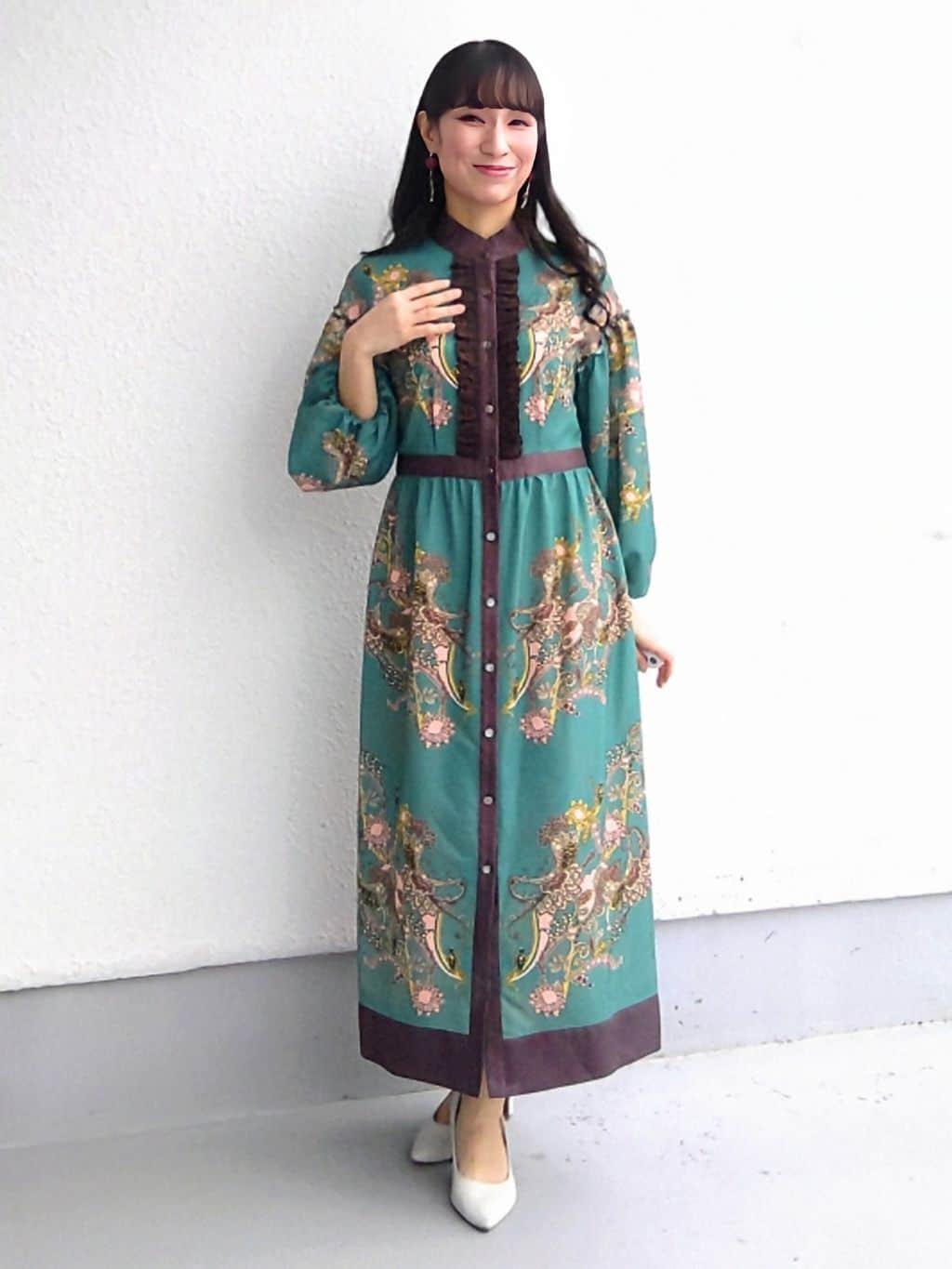 keinaさんの「SunaUna｜【COLLECTION LINE】オリエンタルパネル柄ワンピース」を使ったコーディネート