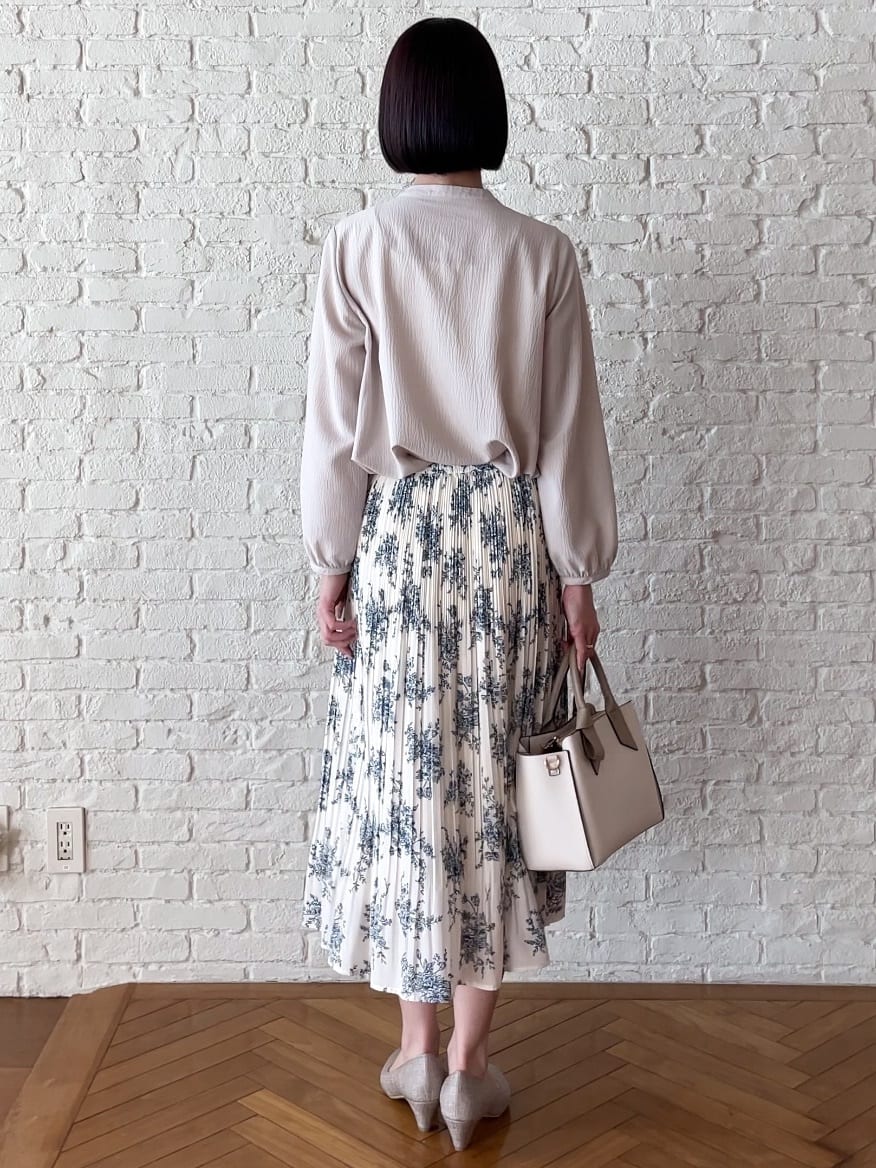 NATSUMIさんの「grove｜【手洗いOK】フロントラッフルフリルブラウス」を使ったコーディネート
