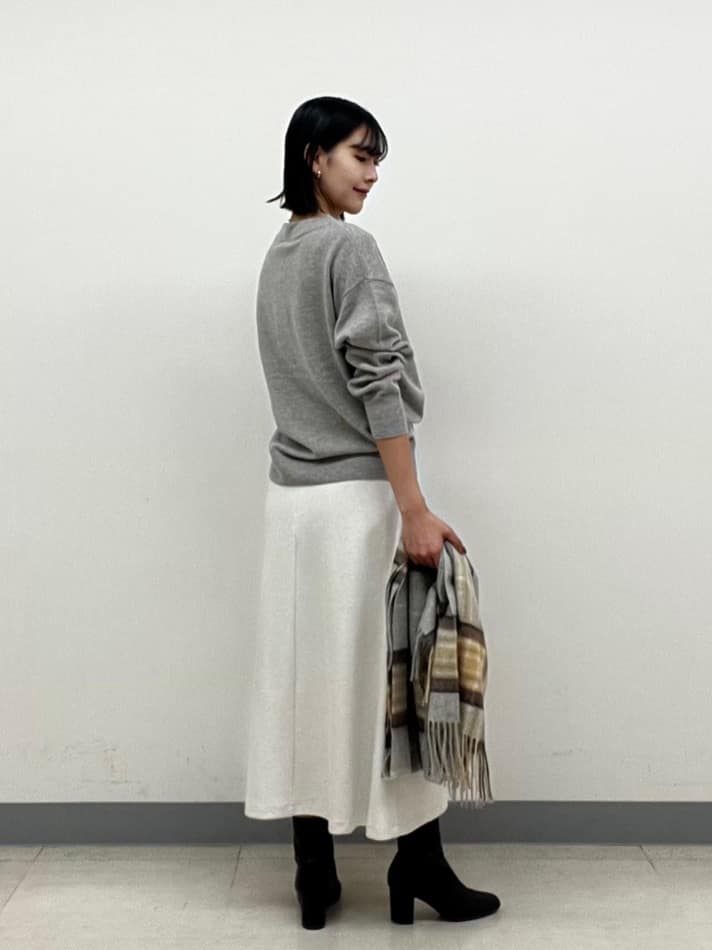 hinanoさんの「INDIVI｜【洗える／カシミヤ混】ボトルネック ドルマンスリーブニット」を使ったコーディネート