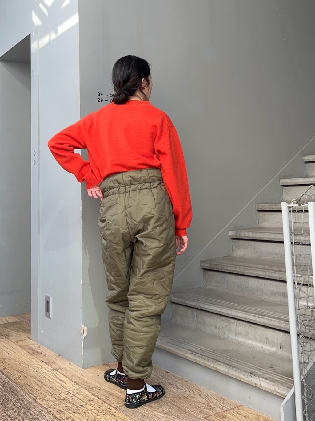 神野（jinno）さんの「TAKEO KIKUCHI｜【Air Palette Knit】ワンポイント カラーニット プルオーバー」を使ったコーディネート
