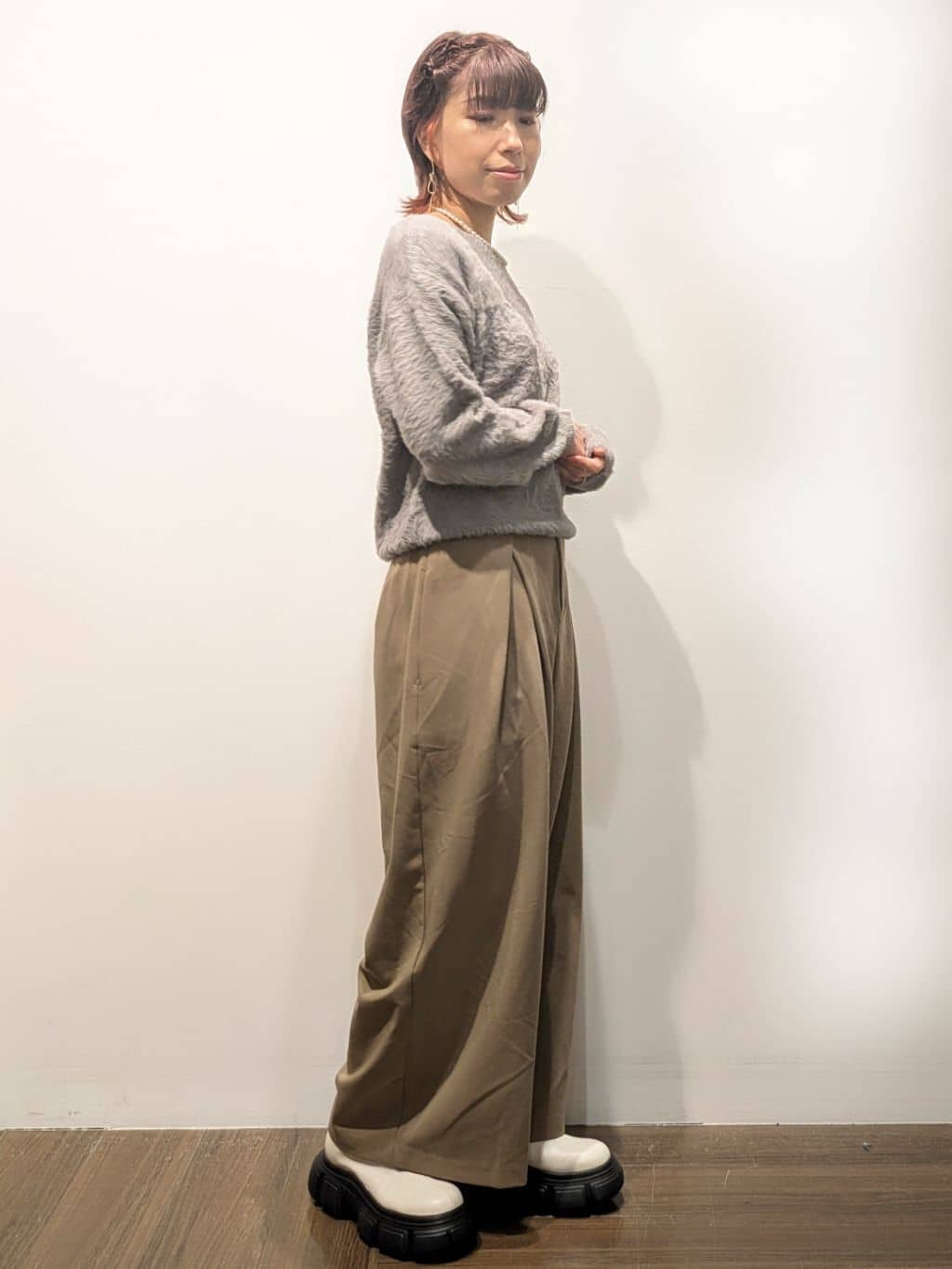 4410さんの「THE SHOP TK｜【華やかで柔らか】ふわふわフェザーニット/洗える・前後2WAY」を使ったコーディネート