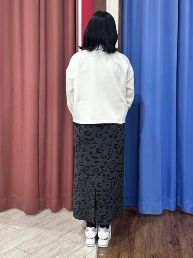 Meeさんの「SHOO･LA･RUE｜【S-LL】美しいシルエット お花ロープ刺繍ダンボールトップス」を使ったコーディネート