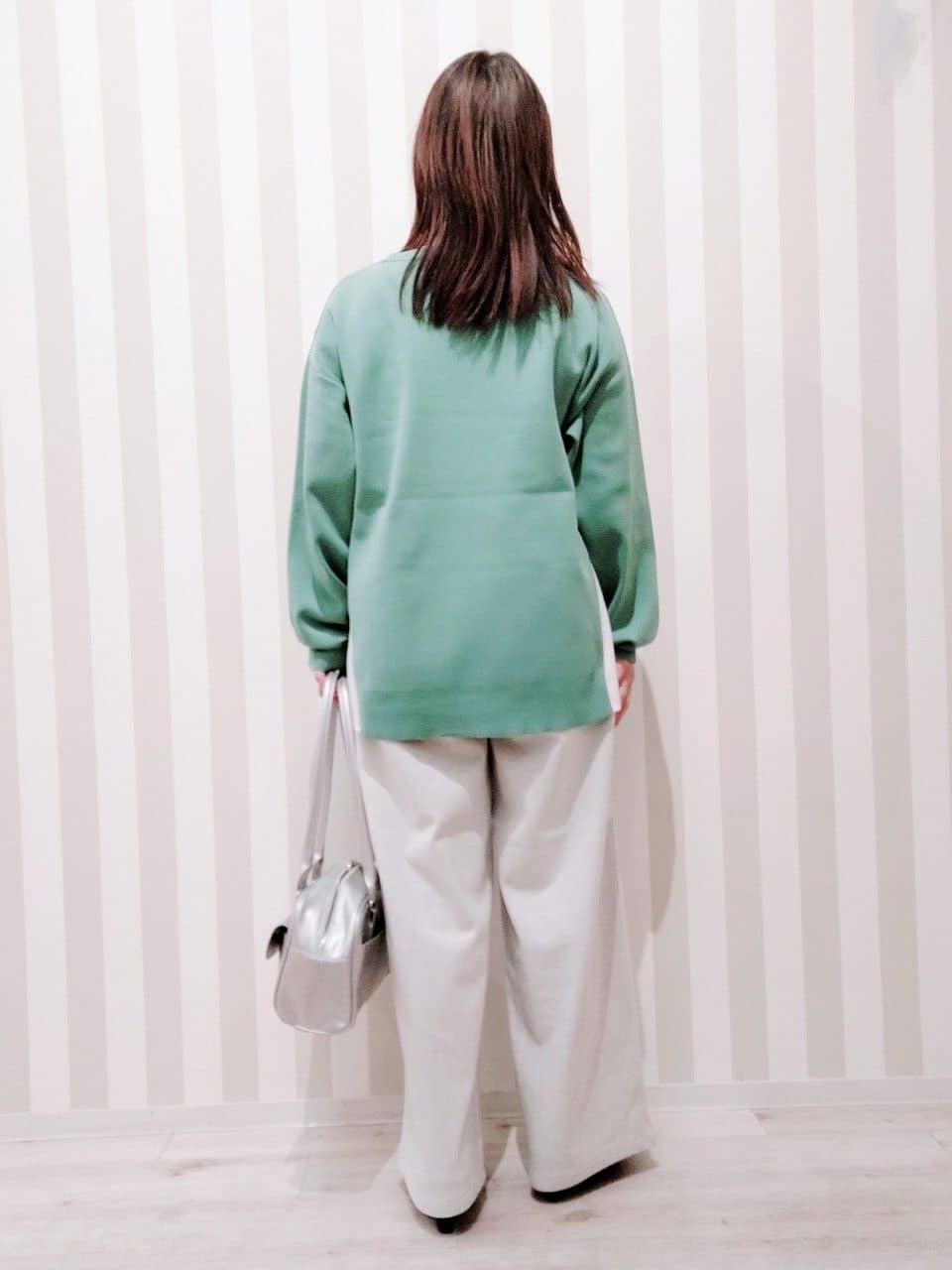 ゆーんさんの「SHOO･LA･RUE｜【洗濯機可/S-LL/体型カバー】横姿もきれい見え スポンディッシュ Aライントップス」を使ったコーディネート