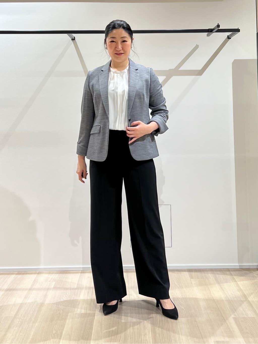 TOMOMIさんの「UNTITLED｜【洗えるスーツ／ストレッチ】ウール混ジャージ テーラードジャケット」を使ったコーディネート