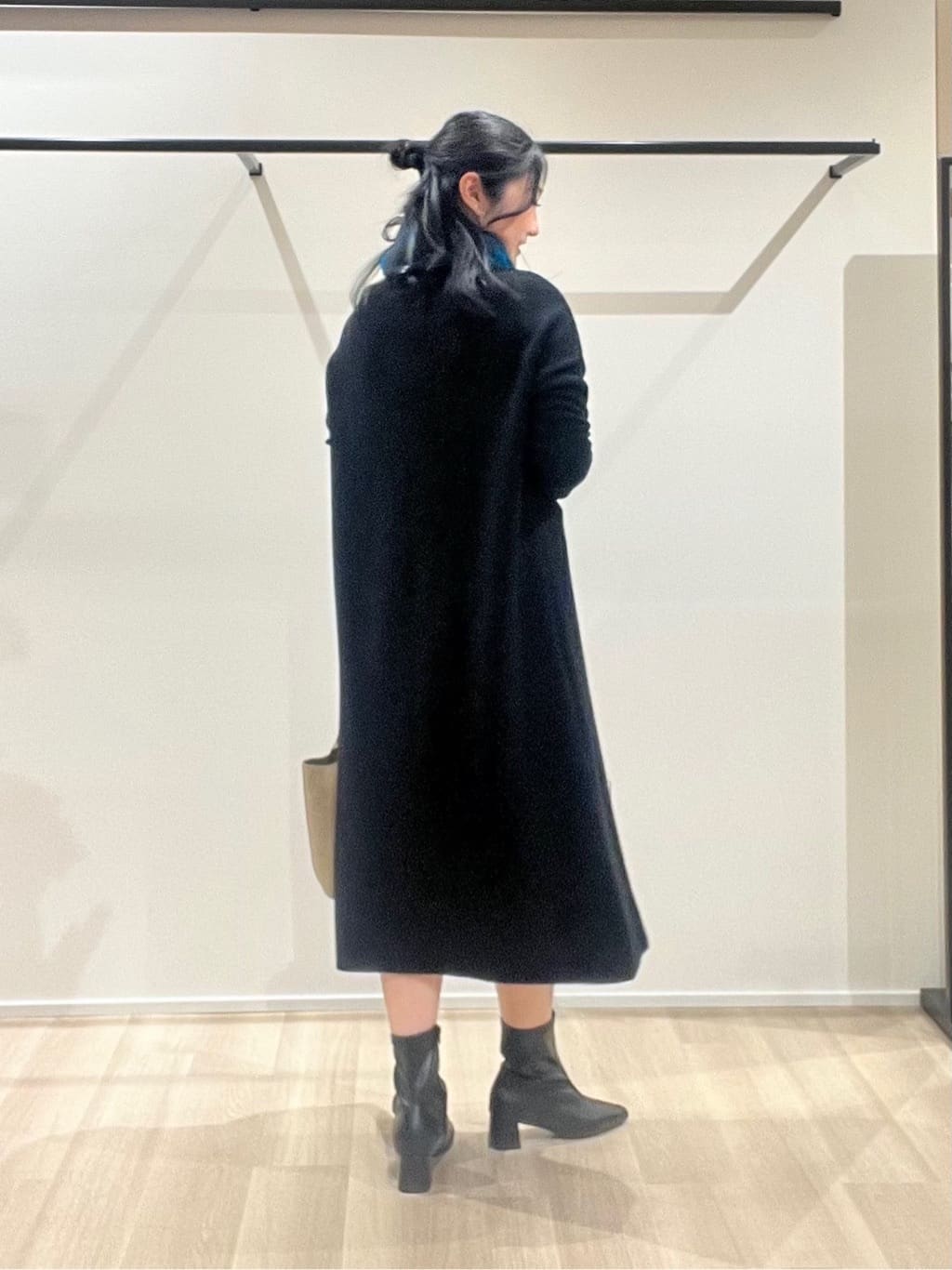 TOMOMIさんの「UNTITLED｜【ロング丈/ゆったりシルエット】テントライン ニットワンピース」を使ったコーディネート