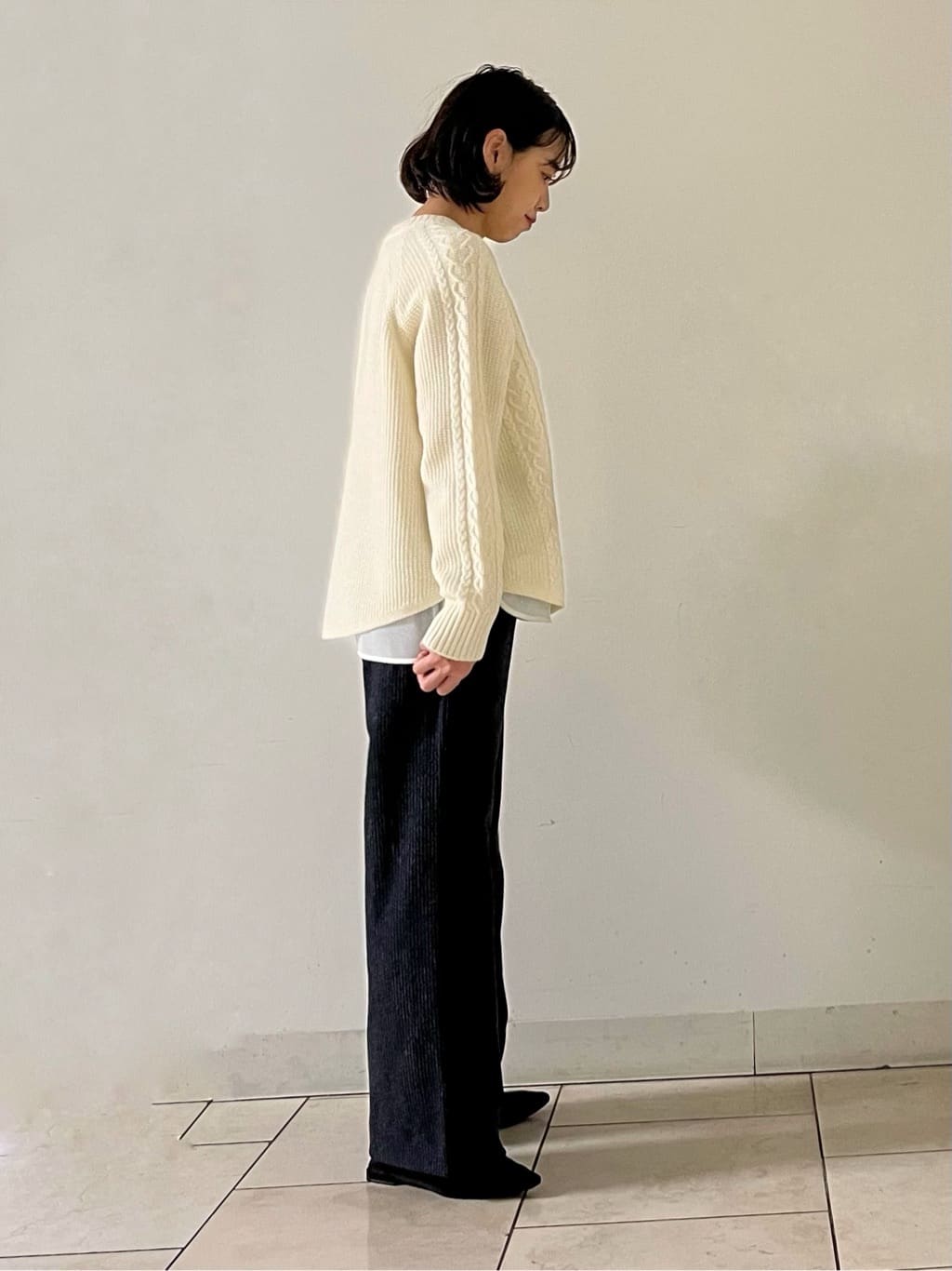mihoさんの「INDIVI｜【洗える】ケーブルデザイン ラウンドヘムニット」を使ったコーディネート
