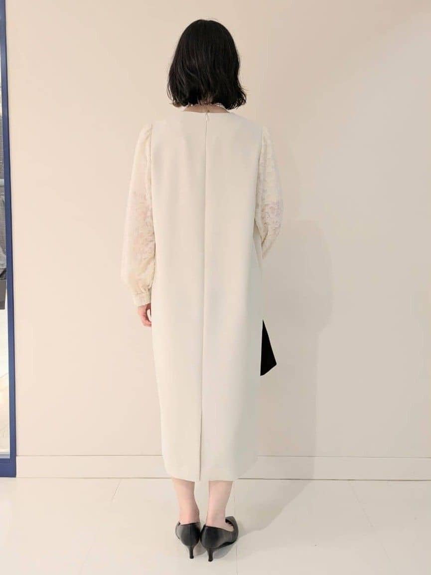 サオリさんの「UNTITLED｜◆【お呼ばれドレス/洗える】カットジャカードスリーブ ワンピース」を使ったコーディネート