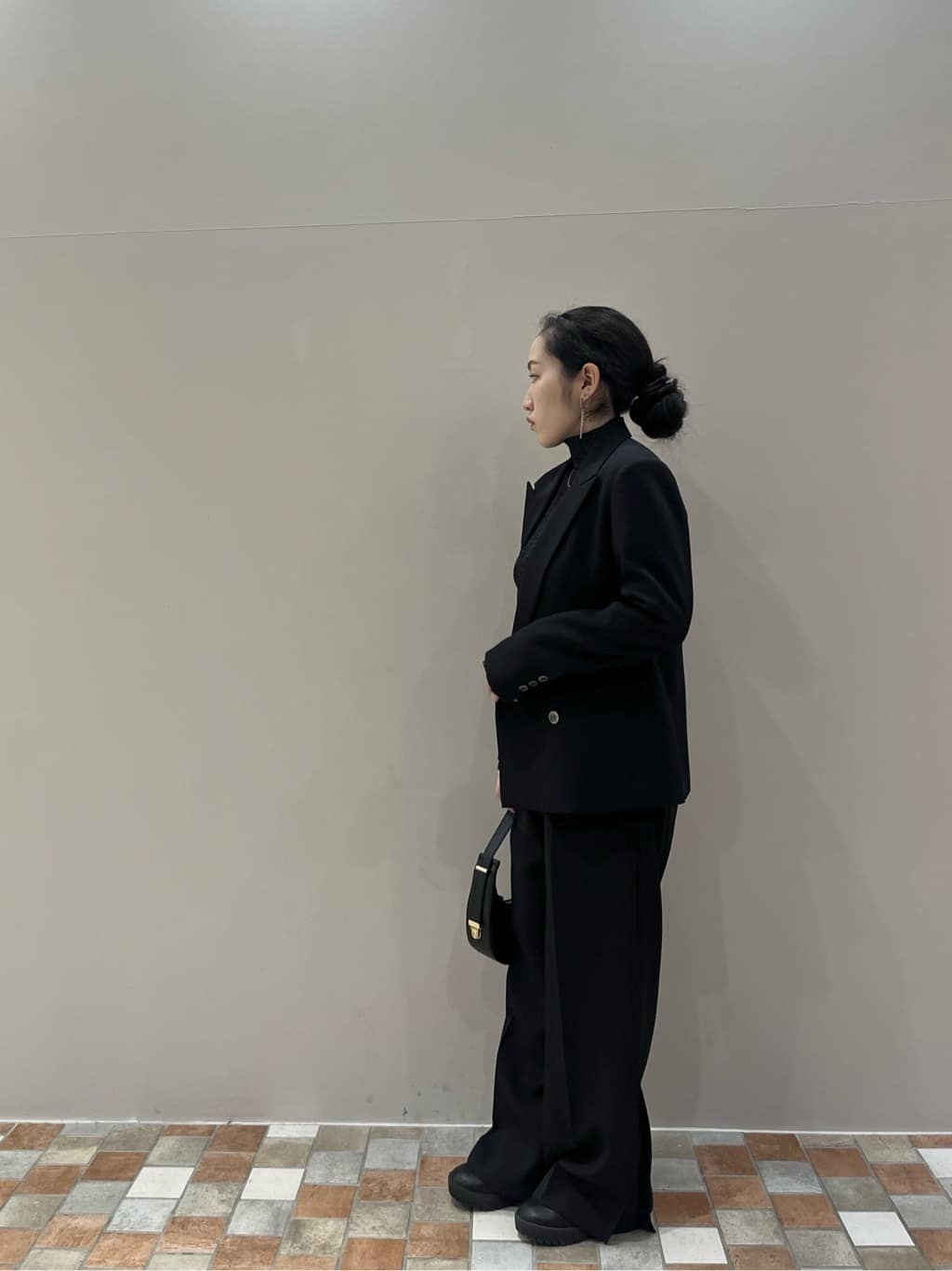 Uminoさんの「INDIVI｜【オケージョン／セレモニー／セットアップ可能】ダブルクロスサイドボックスワイドパンツ」を使ったコーディネート