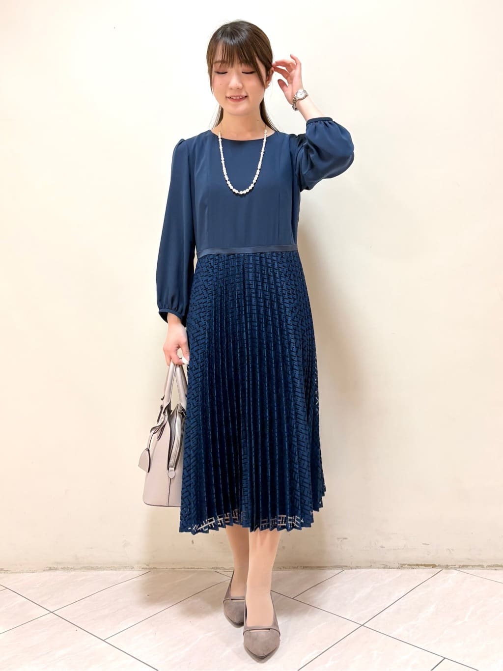 mikiさんの「Reflect｜【SS-4Lサイズ】シフォン&times;幾何柄レースプリーツワンピース」を使ったコーディネート