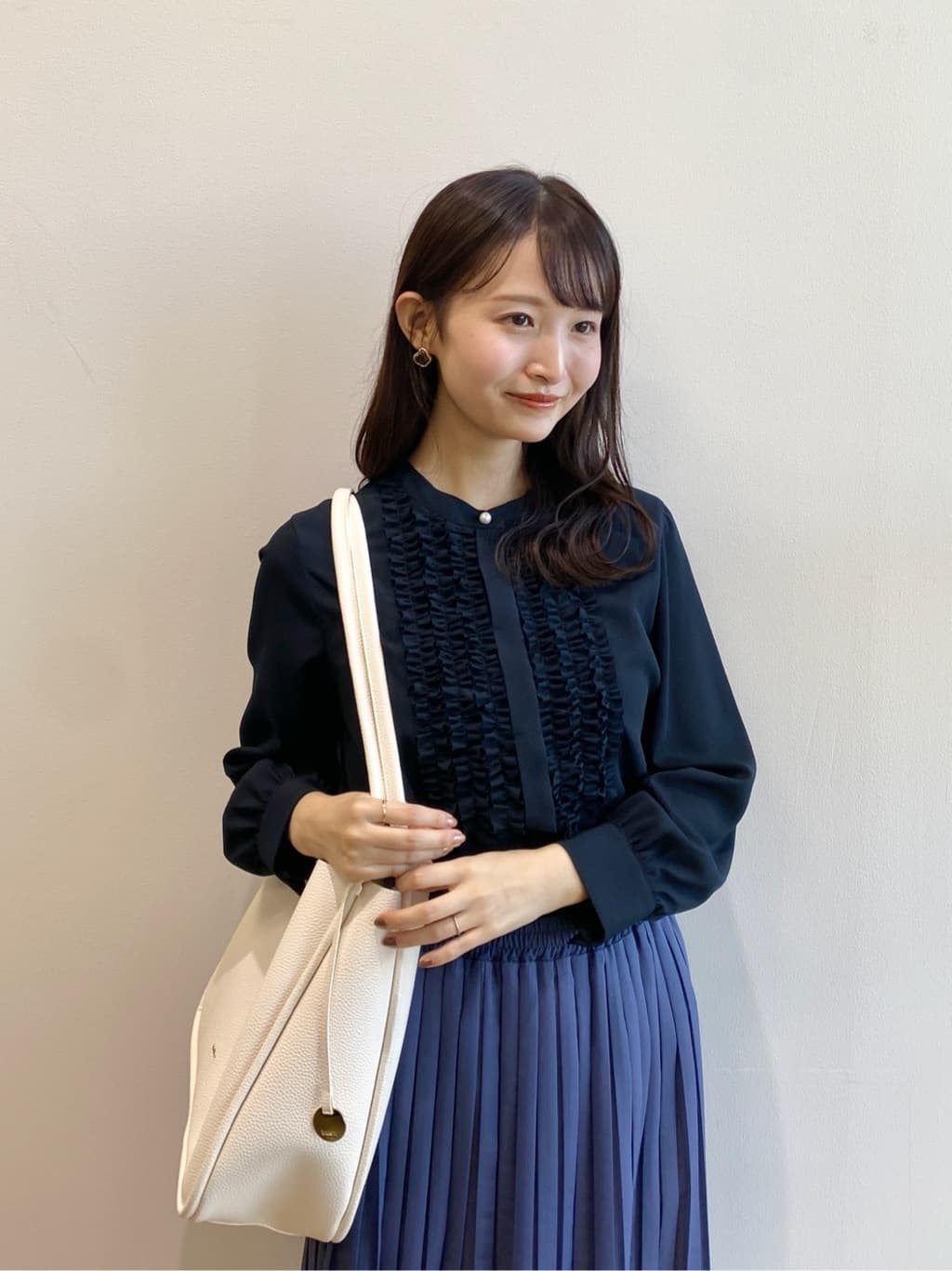 みさかさんの「index｜バンドカラーフリルブラウス【洗濯機OK／イージーアイロン】」を使ったコーディネート