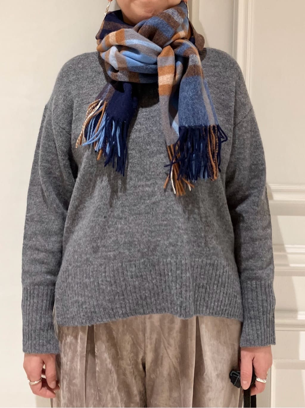 TAJIさんの「DRESSTERIOR｜アルパカブレンドVネックニット」を使ったコーディネート