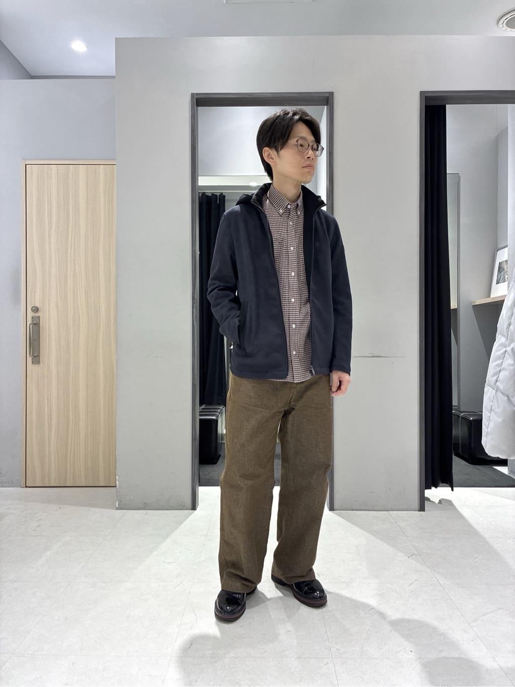 わいずみさんの「TAKEO KIKUCHI｜【JUST ONE LAYER】ダウンファブリック ジップアップ フード ブルゾン」を使ったコーディネート