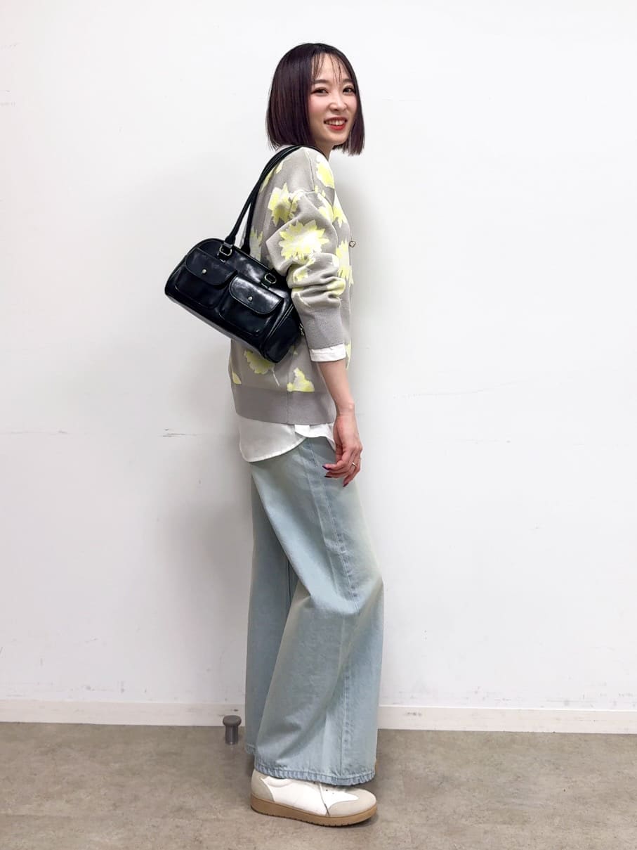 𝐜𝐡𝐢𝐤𝐚さんの「SHOO･LA･RUE｜【洗濯機可/S-LL】ゆるシルエット 甘すぎない　大人の花柄もちもちニット」を使ったコーディネート