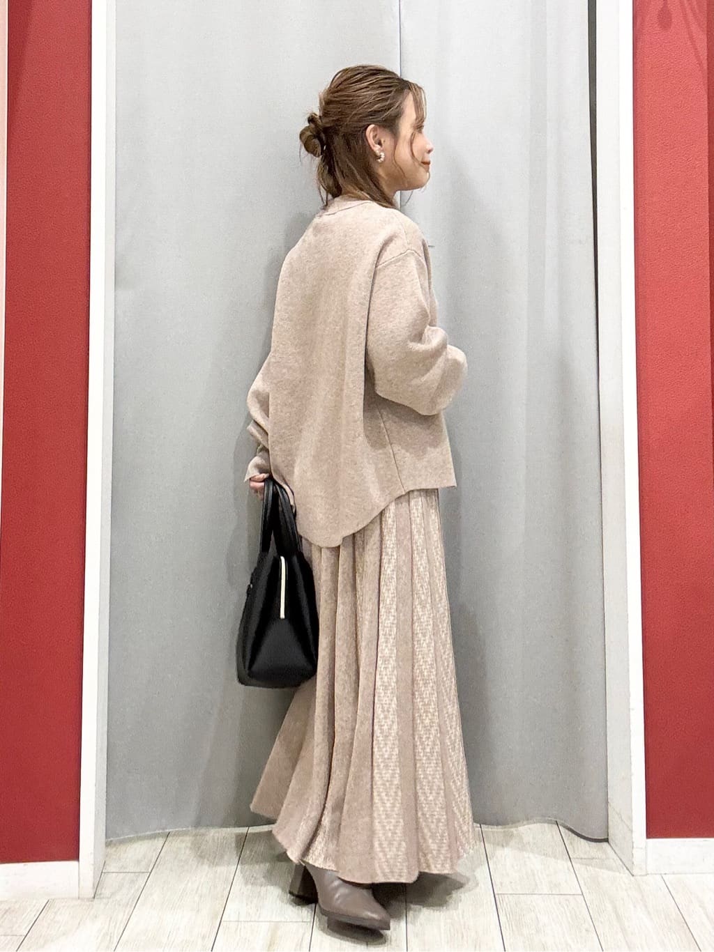 shioさんの「SHOO･LA･RUE｜【洗濯機可/セットアップ可／S-LL】新色追加 女性らしさ際立つ もちもちニットスカート」を使ったコーディネート