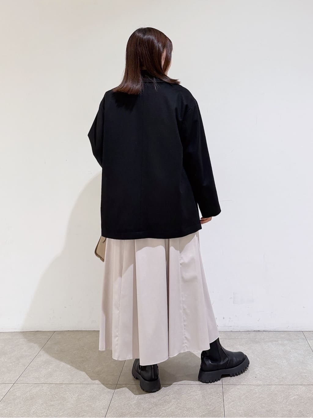 emikaさんの「INDIVI｜【軽やか／ゆったり】ウール混ショートトレンチコート」を使ったコーディネート