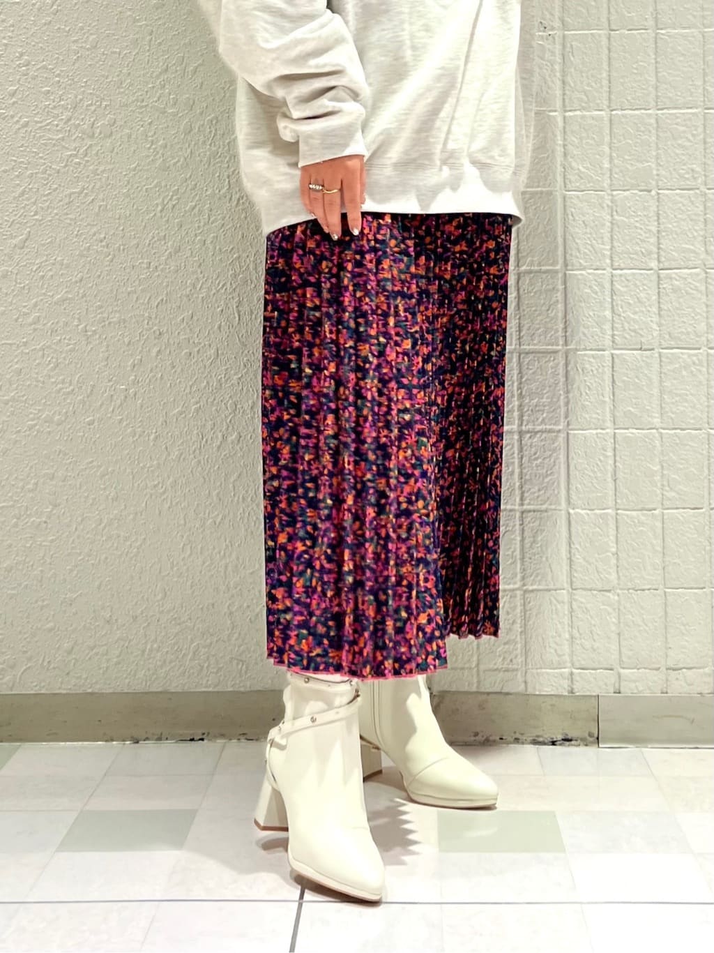 TAKAさんの「ESPERANZA｜【EC先行販売】2WAYスタッズベルトショートブーツ」を使ったコーディネート