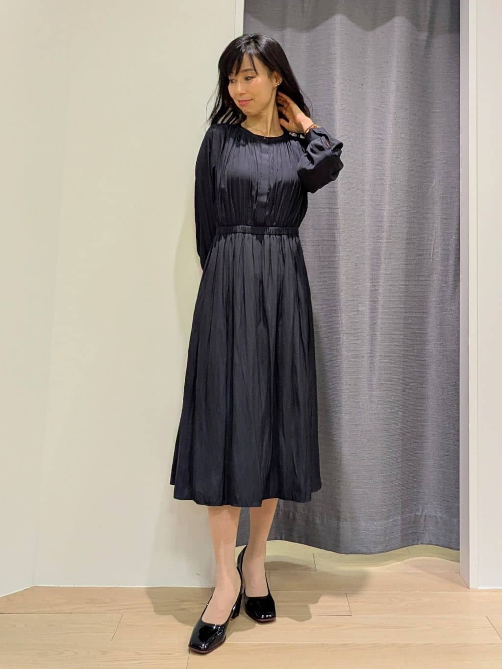 miiさんの「INDIVI｜【合皮／ミドルサイズ】春カラーフォルムバッグ」を使ったコーディネート