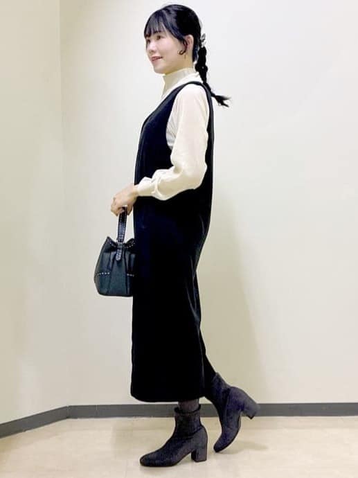  beni_gingerさんの「Reflect｜【すっきりシルエット】スエードライクジャンパースカ―ト」を使ったコーディネート