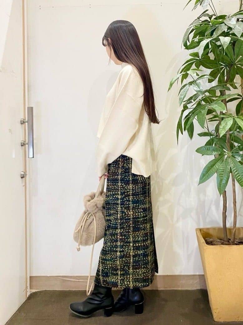AYUMIさんの「SHOO･LA･RUE｜【S-LL】ミックスカラーで高見え ラメツイード ナロースカート」を使ったコーディネート