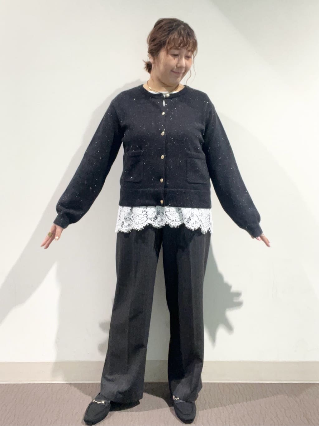 のん.Yさんの「OPAQUE.CLIP｜ピンストライプイージーワイドパンツ【吸湿発熱／ストレッチ／洗濯機OK】」を使ったコーディネート