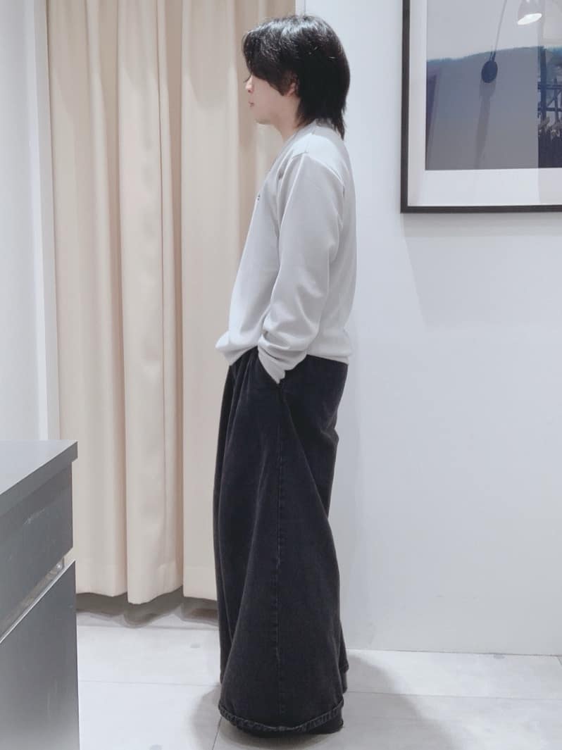 坂。さんの「THE SHOP TK｜【クリーンで大人っぽい】ロゴスウェット 洗濯機OK」を使ったコーディネート