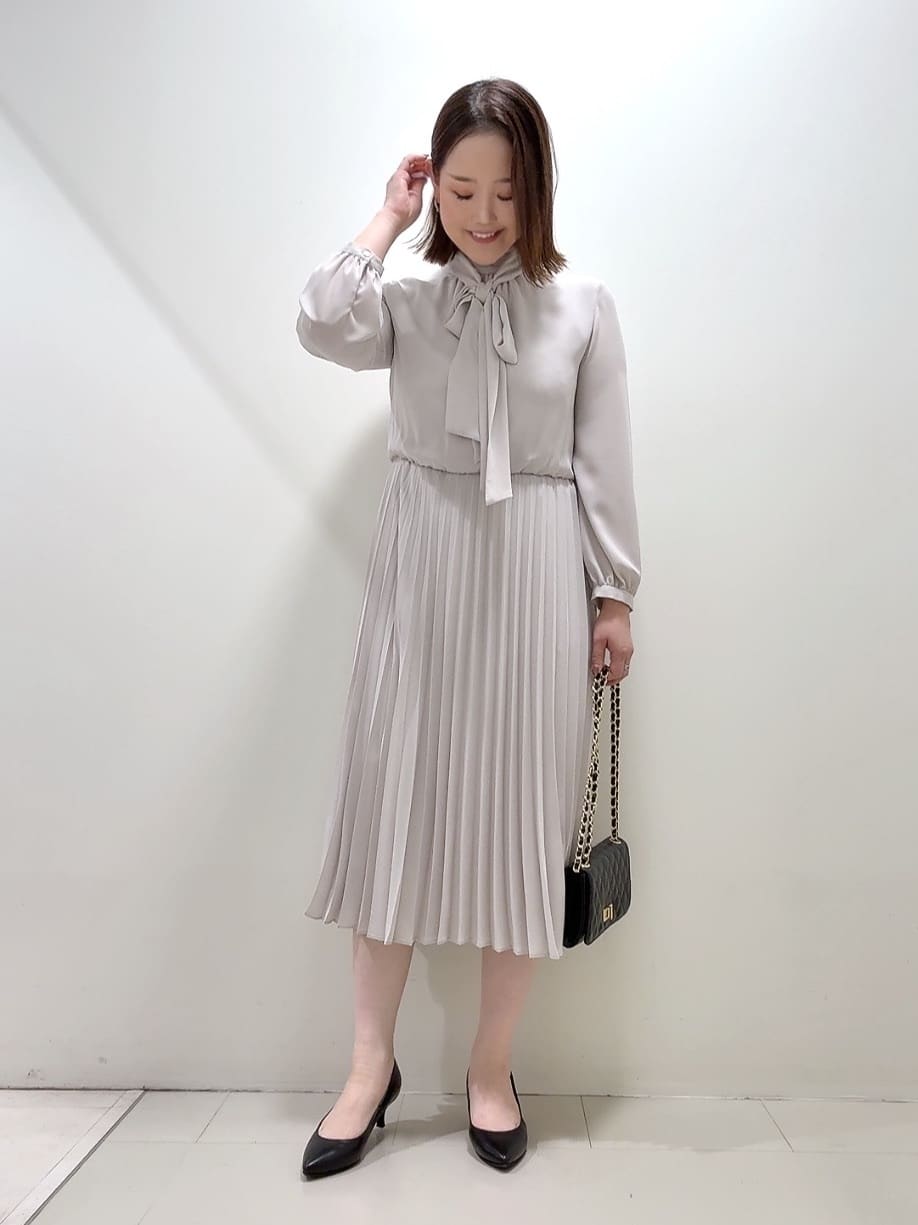YUIさんの「UNTITLED｜◆【フォーマル/洗える】ボウタイ プリーツワンピース」を使ったコーディネート