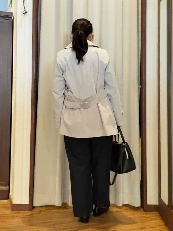 chami さんの「SHOO･LA･RUE｜【S-LL/撥水】通勤やお出かけにも活躍 ミドルトレンチコート」を使ったコーディネート