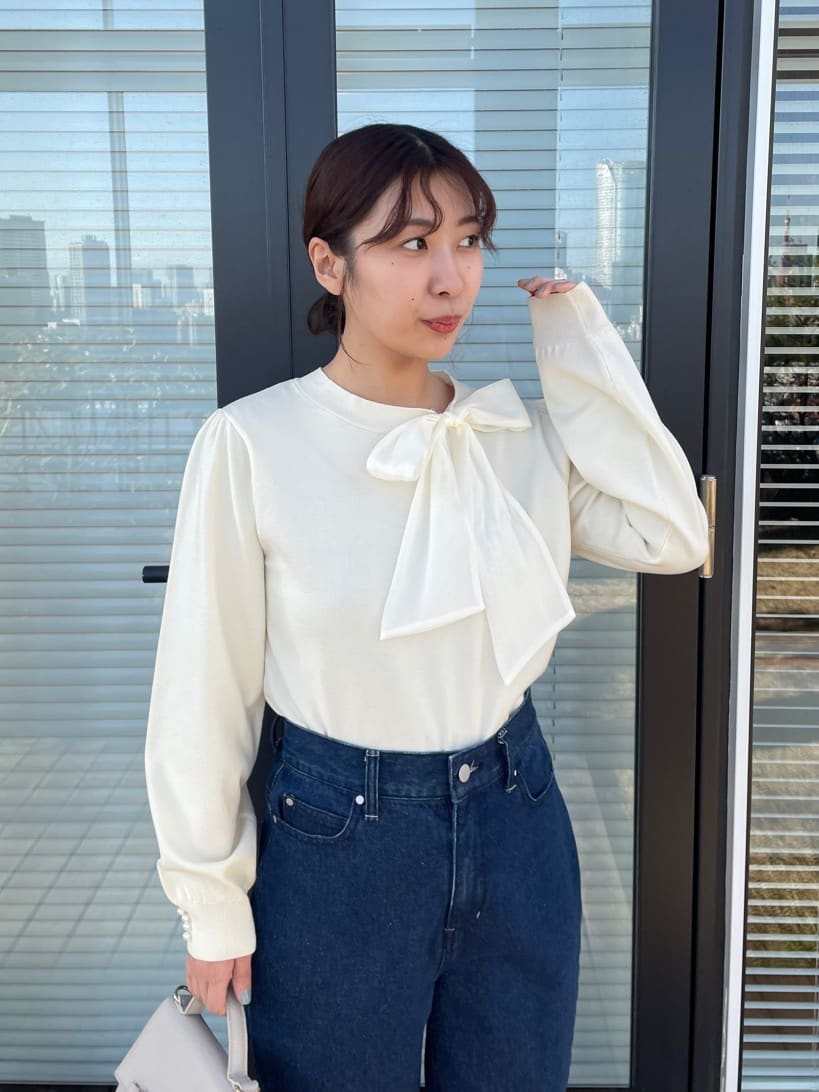 abeさんの「Couture brooch｜【洗える・着映え】オーガンジーリボンタイ ニット」を使ったコーディネート