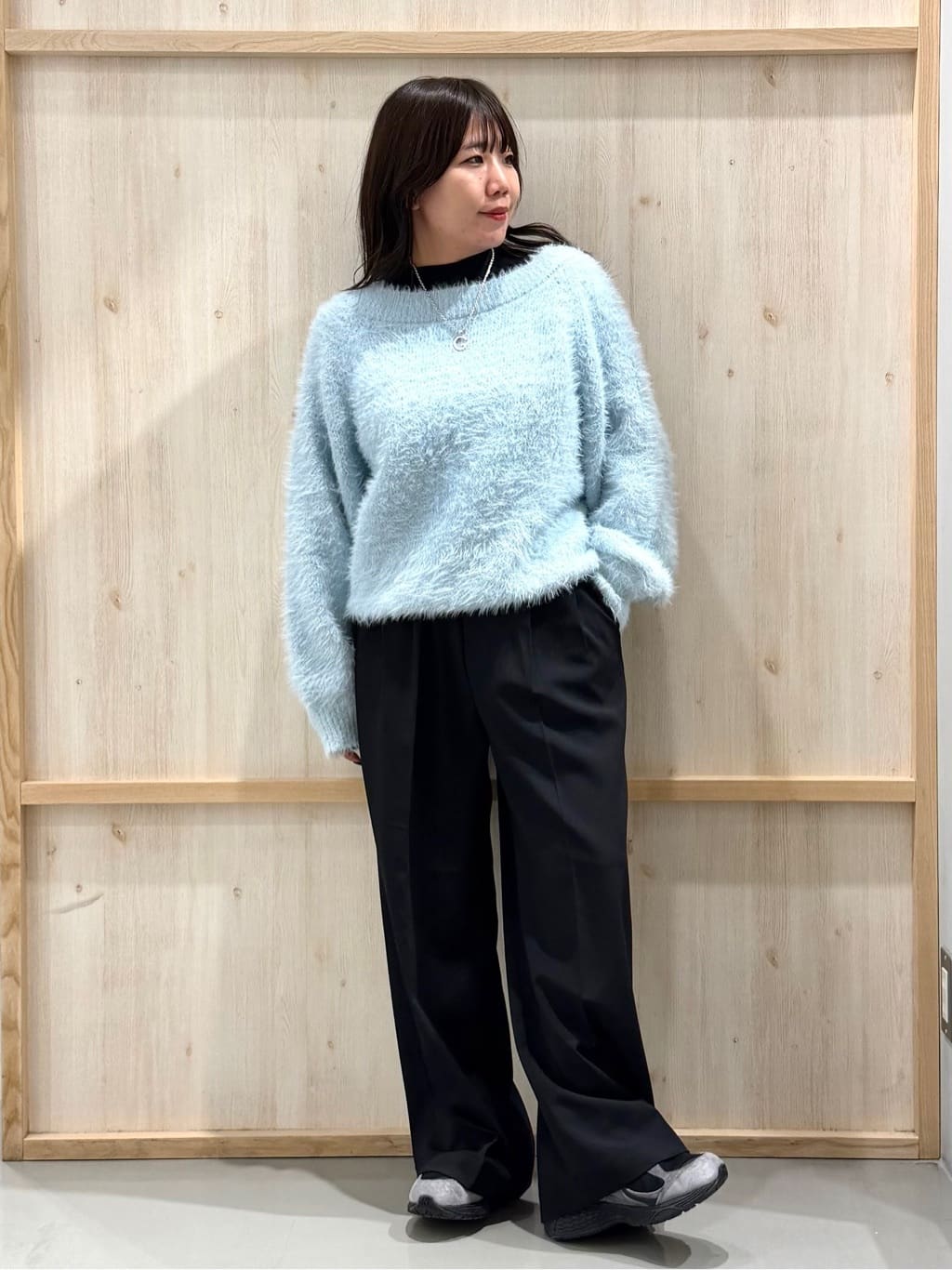 nanaさんの「THE SHOP TK｜着るたびときめく ふんわりフェザーシャギーニット」を使ったコーディネート