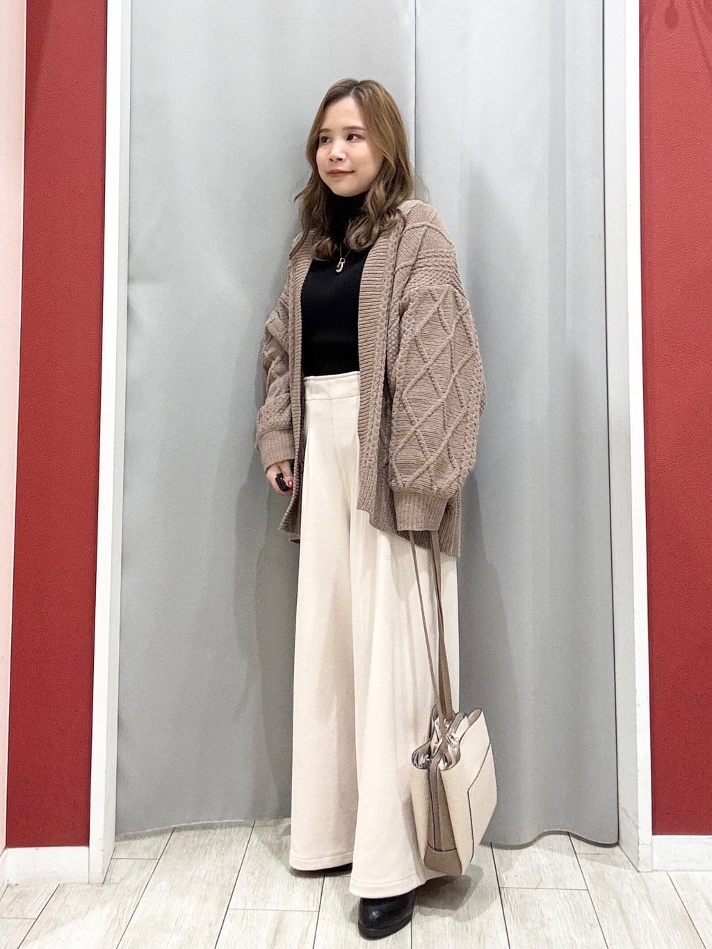 shioさんの「SHOO･LA･RUE｜【撥水/洗える】ショートフーディーダウン」を使ったコーディネート
