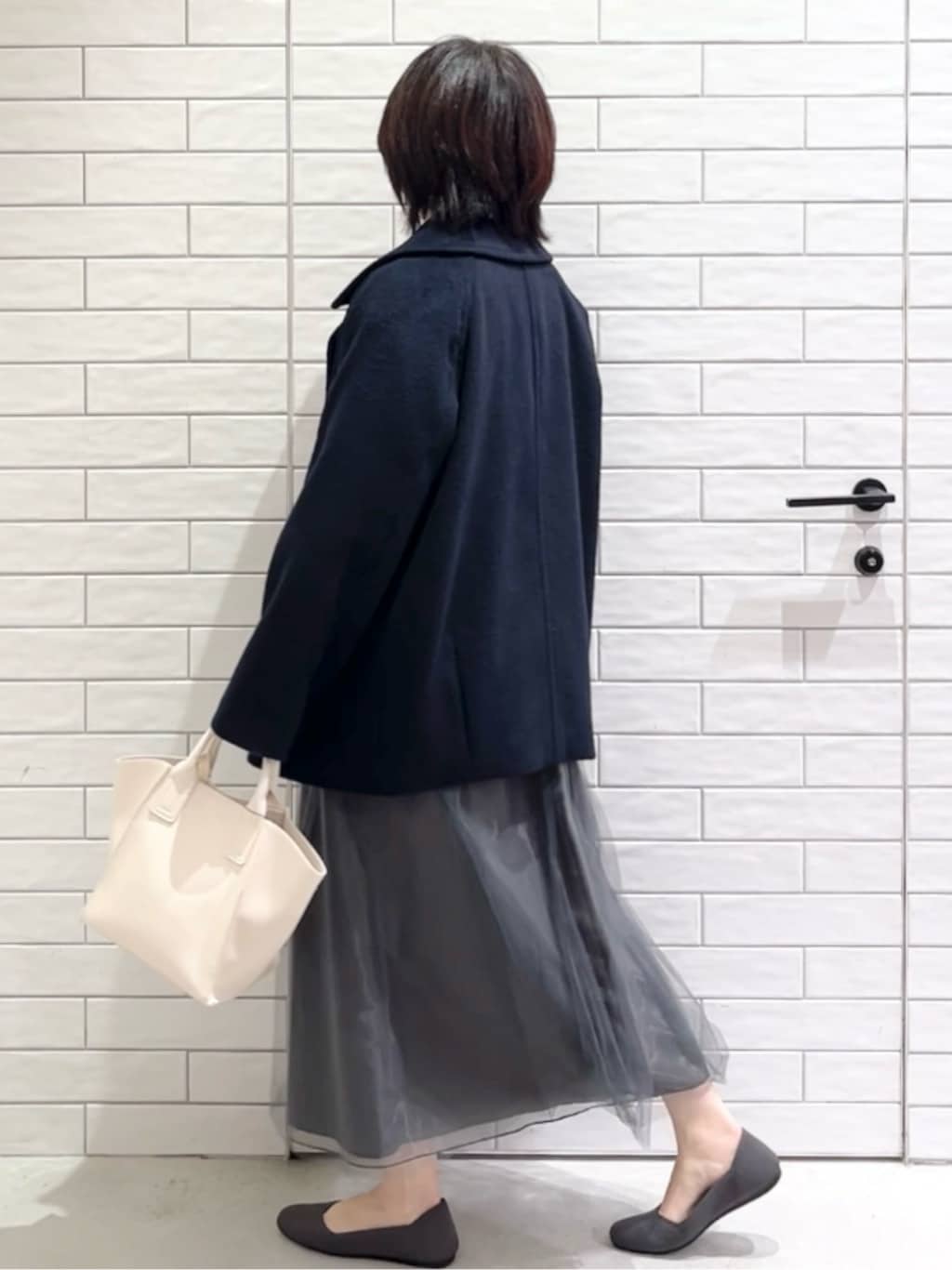 しおりさんの「OPAQUE.CLIP｜カシミヤブレンドウールミドルピーコート」を使ったコーディネート
