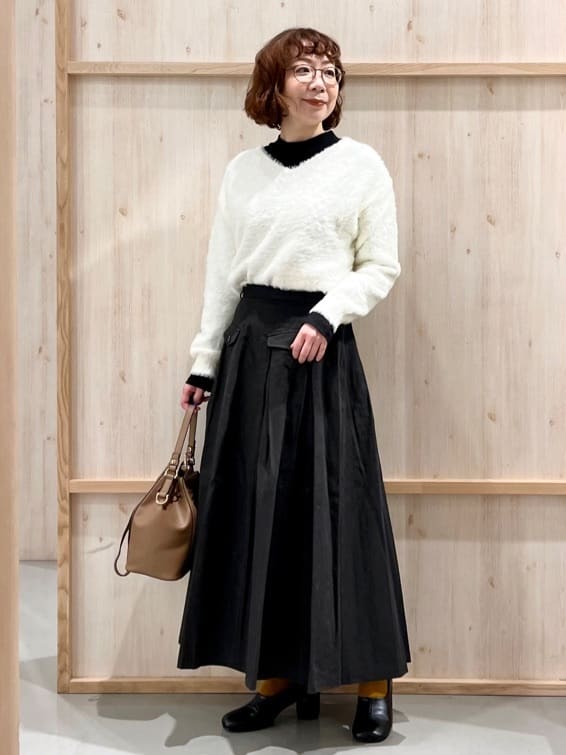 nakoさんの「THE SHOP TK｜【華やかで柔らか】ふわふわフェザーニット/洗える・前後2WAY」を使ったコーディネート