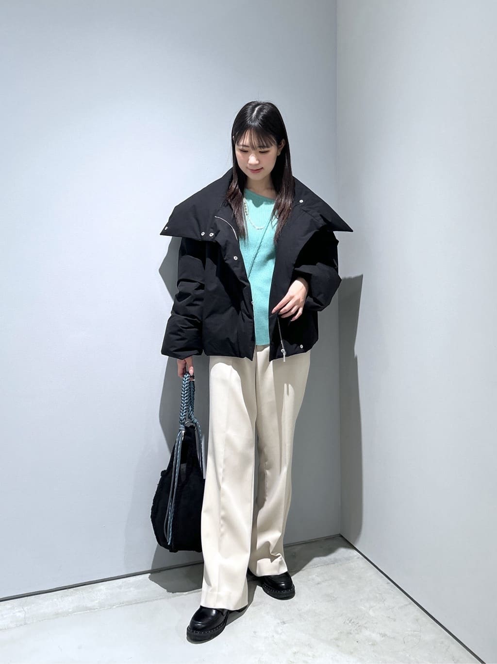 Renoさんの「INDIVI｜Timeless｜ストレートフレアパンツ」を使ったコーディネート