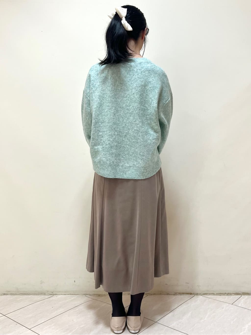 yanaさんの「Reflect｜【選べる5色／ゆったりシルエット】Vネックスパンコールニット」を使ったコーディネート