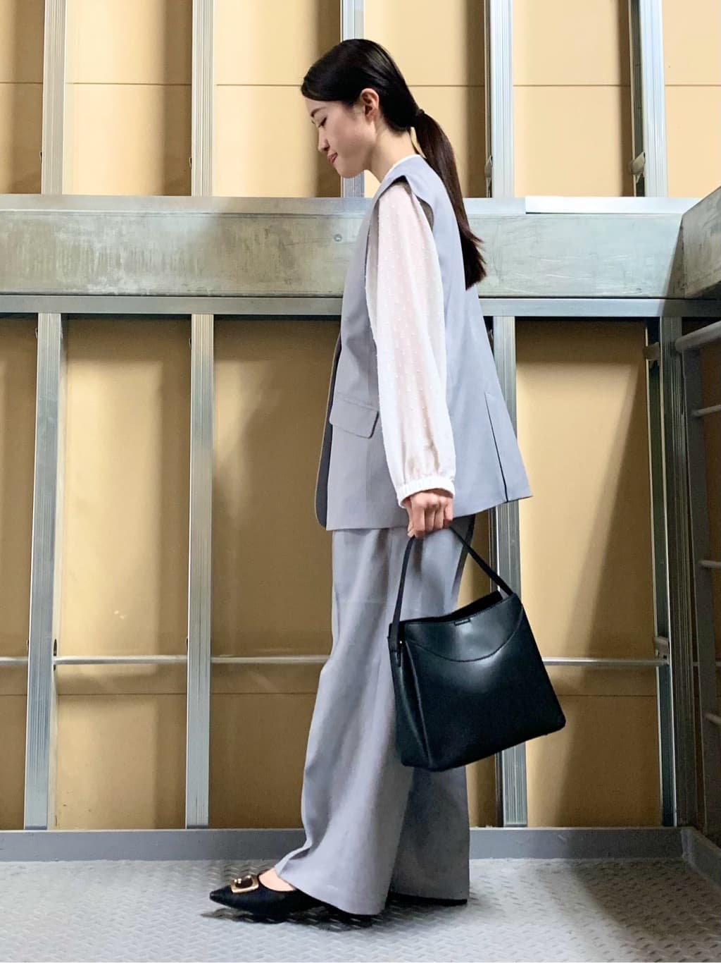sahoさんの「THE SHOP TK｜【通勤にもカジュアルにも】CAVIAN ジレ/セットアップ可」を使ったコーディネート