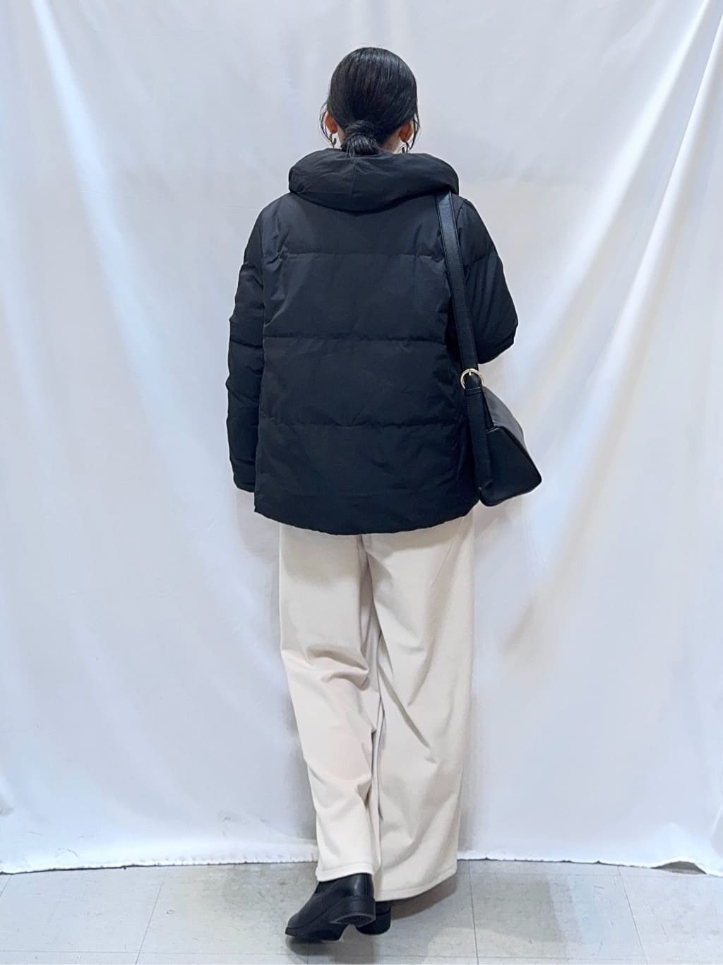 𝐇𝐢𝐫𝐨𝐦𝐢さんの「SHOO･LA･RUE｜【撥水/洗える】ショートフーディーダウン」を使ったコーディネート