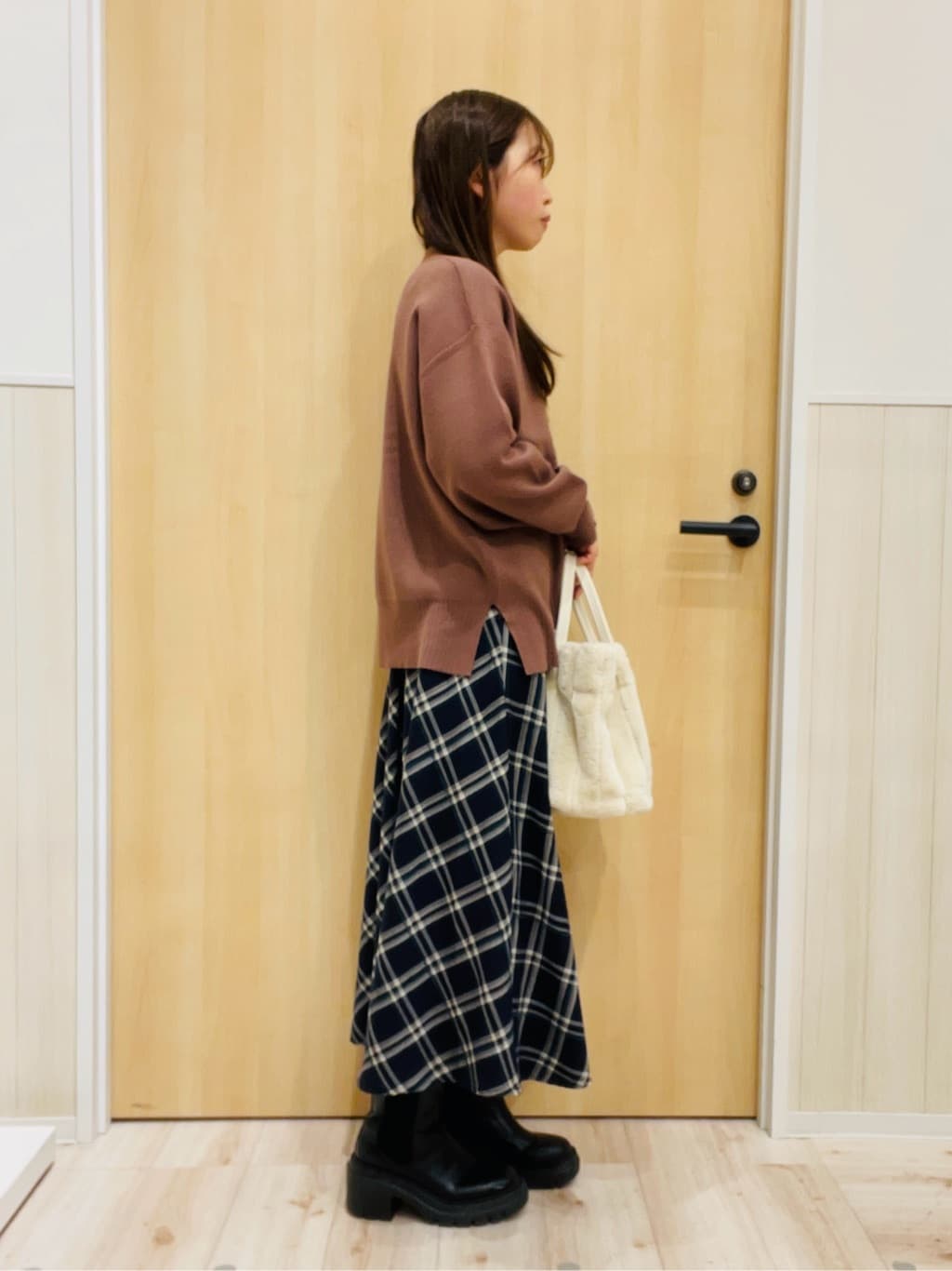 minamiさんの「SHOO･LA･RUE｜【S-LL】立体感が際立つ モールチェックフレアスカート」を使ったコーディネート