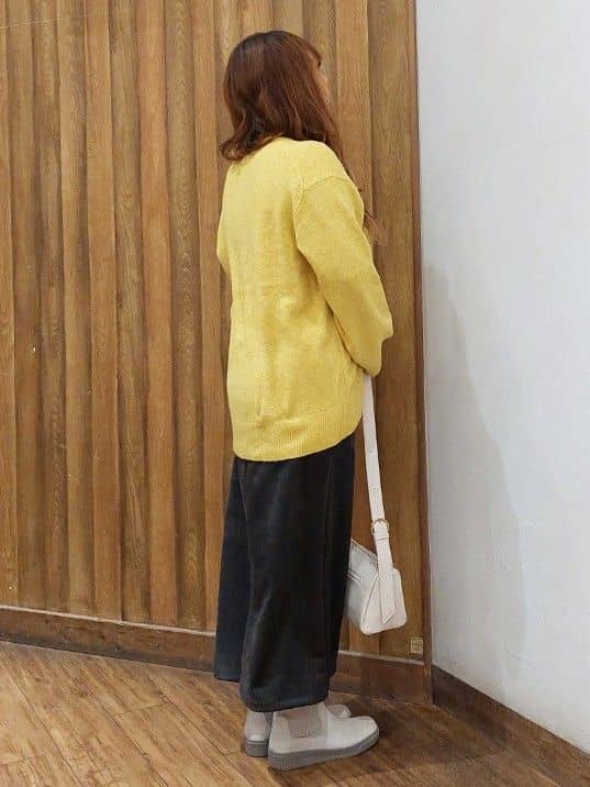 はっぴーさんの「SHOO･LA･RUE｜【洗濯機可】お気に入りカラーを身にまとって　ふんわりゆるニット」を使ったコーディネート