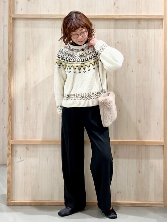nakoさんの「THE SHOP TK｜上品さと少しの遊び心を モール求心柄ニット」を使ったコーディネート