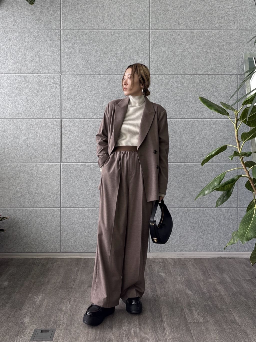 kotakiさんの「INDIVI｜Comfy SET UP｜イージーストレートスラックス【セットアップ対応／通勤／カセット服】」を使ったコーディネート