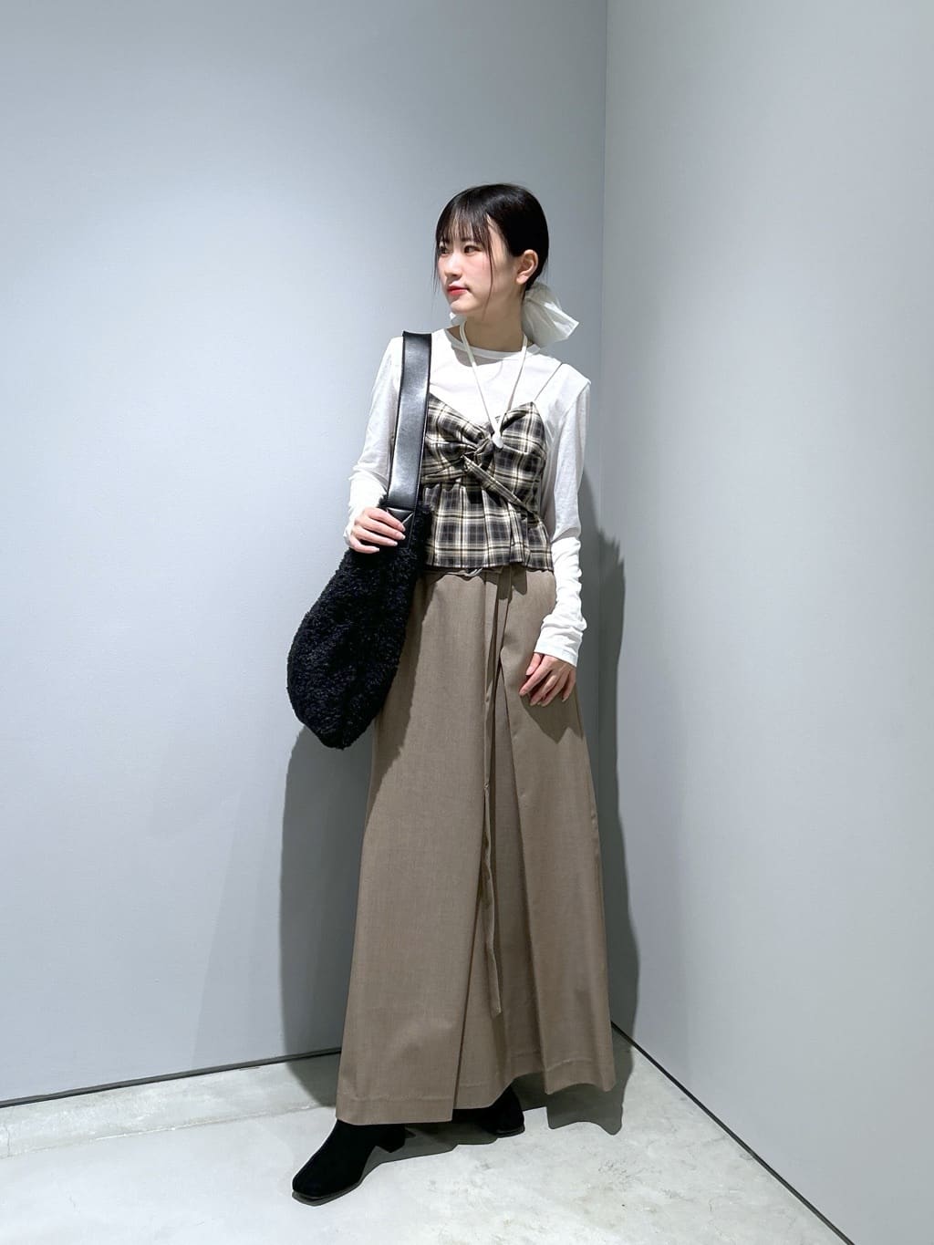 Renoさんの「INDIVI｜オンブレチェックビスチェ」を使ったコーディネート